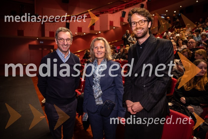  Karl Cogard, direktor, Francoski inštitut v Sloveniji;  Florence Levy, Francoska veleposlanica v Sloveniji;  ... Comedie-Francaise s predstavo Hekuba, ne Hekuba na odru Cankarjevega doma