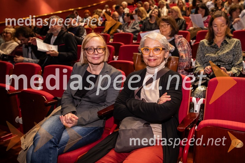  Petra Vidali, urednica kulture, Večer;  Alja Predan, selektorica, Teden slovenske drameComedie-Francaise s predstavo Hekuba, ne Hekuba na odru Cankarjevega doma