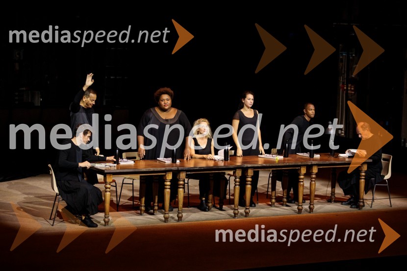  Loïc Corbery, igralec;  Éric Génovèse, igralec;  Séphora Pondi, igralka;  Elsa Lepoivre, igralka;  Élissa Alloul, igralka;  Gaël Kamilindi, igralec;  Denis Podalydès, igralecComedie-Francaise s predstavo Hekuba, ne Hekuba na odru Cankarjevega doma