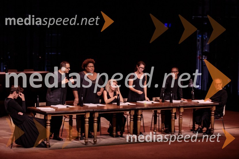  Loïc Corbery, igralec;  Éric Génovèse, igralec;  Séphora Pondi, igralka;  Elsa Lepoivre, igralka;  Élissa Alloul, igralka;  Gaël Kamilindi, igralec;  Denis Podalydès, igralecComedie-Francaise s predstavo Hekuba, ne Hekuba na odru Cankarjevega doma