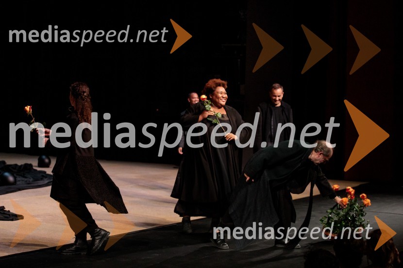  Séphora Pondi, igralkaComedie-Francaise s predstavo Hekuba, ne Hekuba na odru Cankarjevega doma