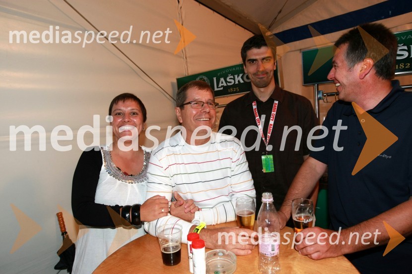 Slavko Petek, Klima Petek in soproga Otilija,Bor Greiner, odgovorni urednik Radia City ter Bojan Rajtmajer, predsednik uprave podjetja Paloma17. Festival Lent 2009, otvoritveni vikend