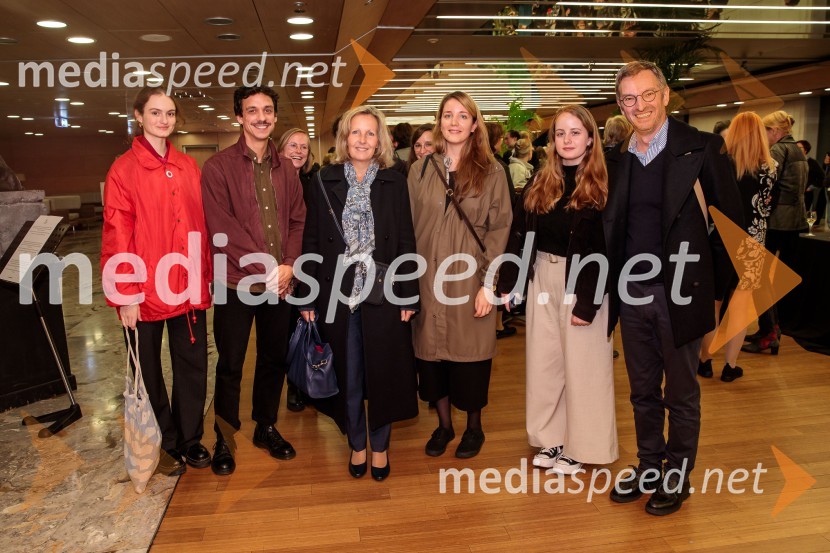  ... ;  ... ;  Florence Levy, Francoska veleposlanica v Sloveniji;  ... ;  ... ;  Karl Cogard, direktor, Francoski inštitut v SlovenijiComedie-Francaise s predstavo Hekuba, ne Hekuba na odru Cankarjevega doma