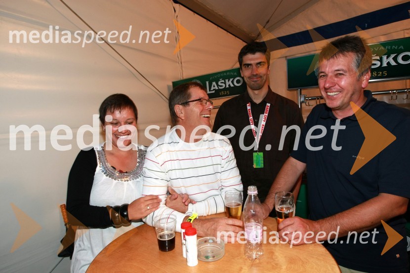 Slavko Petek, Klima Petek in soproga Otilija, Bor Greiner, odgovorni urednik Radia City ter Bojan Rajtmajer, predsednik uprave podjetja Paloma17. Festival Lent 2009, otvoritveni vikend