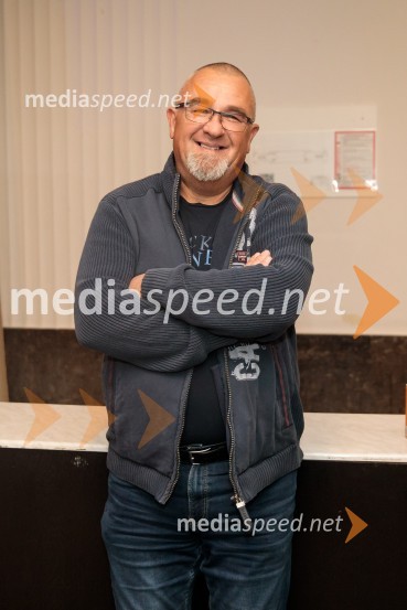  Boštjan Meglič - PeškaVid Valič z novo avtorsko komedijo Moška pamet