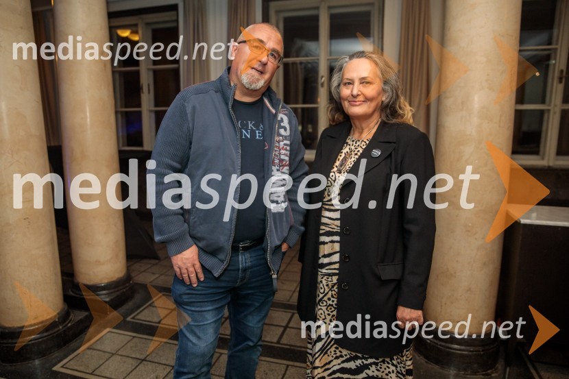  Boštjan Meglič - Peška;  Amanda MlakarVid Valič z novo avtorsko komedijo Moška pamet