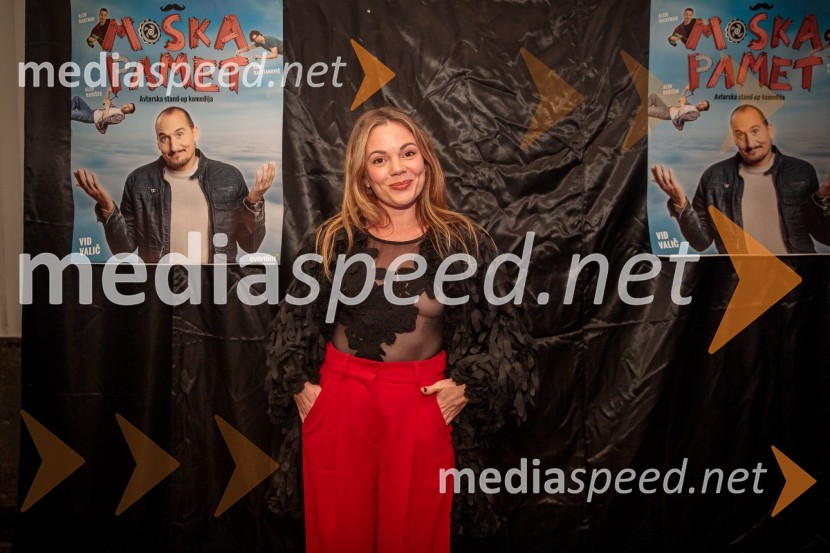  Jana Šušteršič, pevka, zmagovalka šova Slovenija ima talent 2014Vid Valič z novo avtorsko komedijo Moška pamet