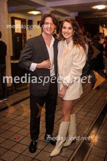  Domen Valič, igralec;  Ana Ribič, igralkaVid Valič z novo avtorsko komedijo Moška pamet