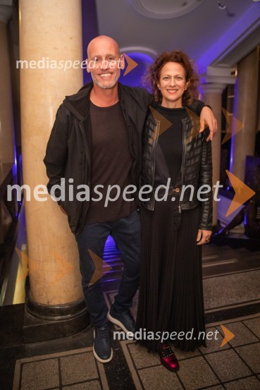  Peter Poles, televizijski voditelj;  Nika  Veger, stilistkaVid Valič z novo avtorsko komedijo Moška pamet