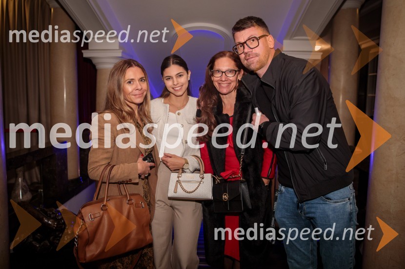  Viktorija Radojević Mavrič, direktorica marketinga in razvoja Mercator d.d.;  Maruša Mlakar;  Katja Mlakar, direktorica, agencija AVI;  Domen  Mavrič, Agencija AVIVid Valič z novo avtorsko komedijo Moška pamet