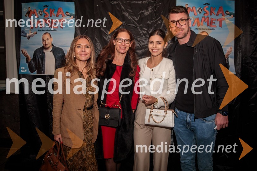  Viktorija Radojević Mavrič, direktorica marketinga in razvoja Mercator d.d.;  Katja Mlakar, direktorica, agencija AVI;  Maruša Mlakar;  Domen  Mavrič, Agencija AVIVid Valič z novo avtorsko komedijo Moška pamet