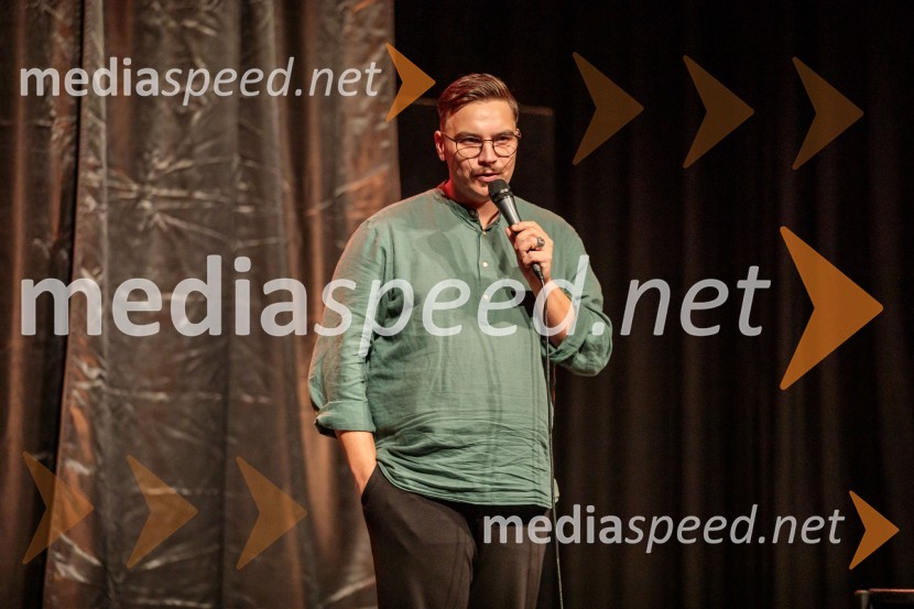  Alen Mastnak, stand up komikVid Valič z novo avtorsko komedijo Moška pamet