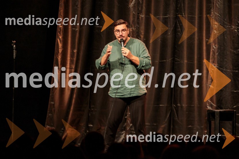 Alen Mastnak, stand up komikVid Valič z novo avtorsko komedijo Moška pamet