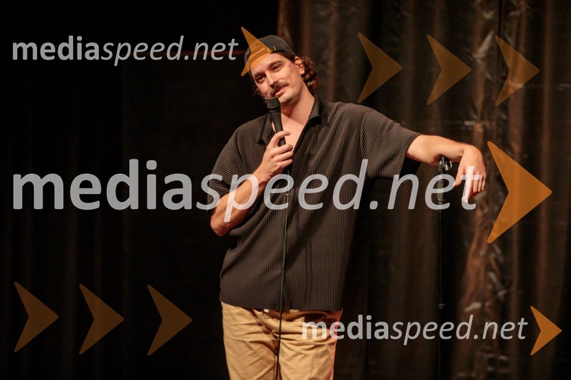  Dino Kapetanovič, stand up komikVid Valič z novo avtorsko komedijo Moška pamet