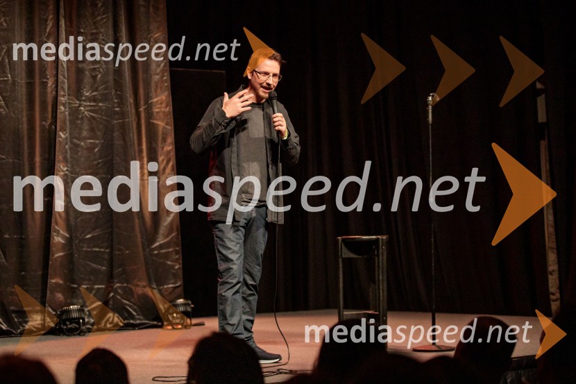  Alen Borišek, stand up komikVid Valič z novo avtorsko komedijo Moška pamet