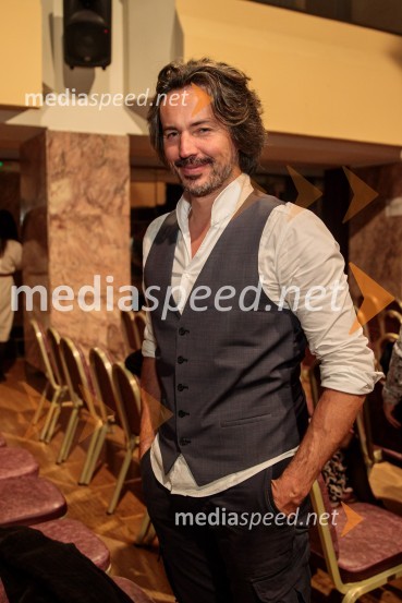  Matej MijatovićVid Valič z novo avtorsko komedijo Moška pamet