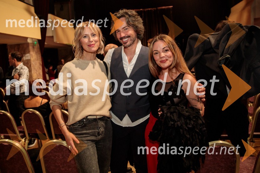  Alenka Birk, stilistka;  Matej Mijatović;  Jana Šušteršič, pevka, zmagovalka šova Slovenija ima talent 2014Vid Valič z novo avtorsko komedijo Moška pamet