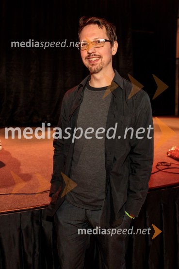  Alen Borišek, stand up komikVid Valič z novo avtorsko komedijo Moška pamet