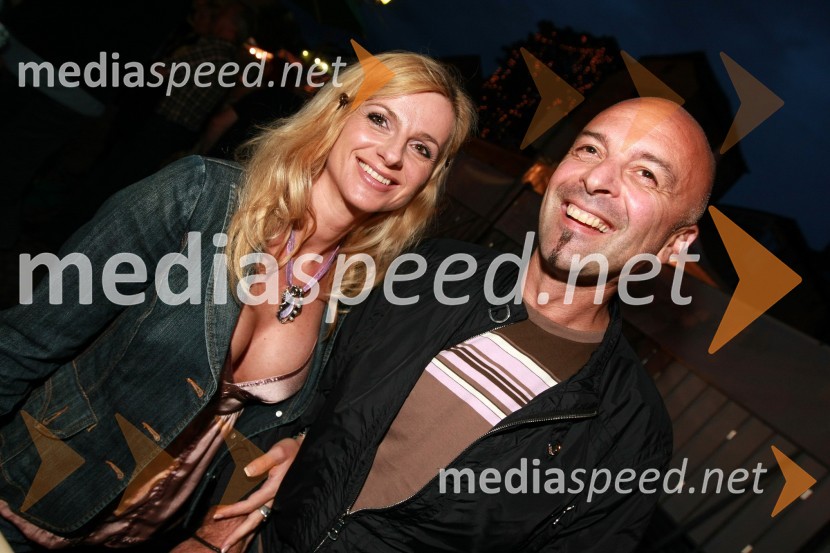 Matjaž Ivanc, najemnik lokala Pri Florjanu in njegova spremljevalka Aleksandra Peharda, vodja programa kemija v podjetju Mikro+Polo17. Festival Lent 2009, otvoritveni vikend