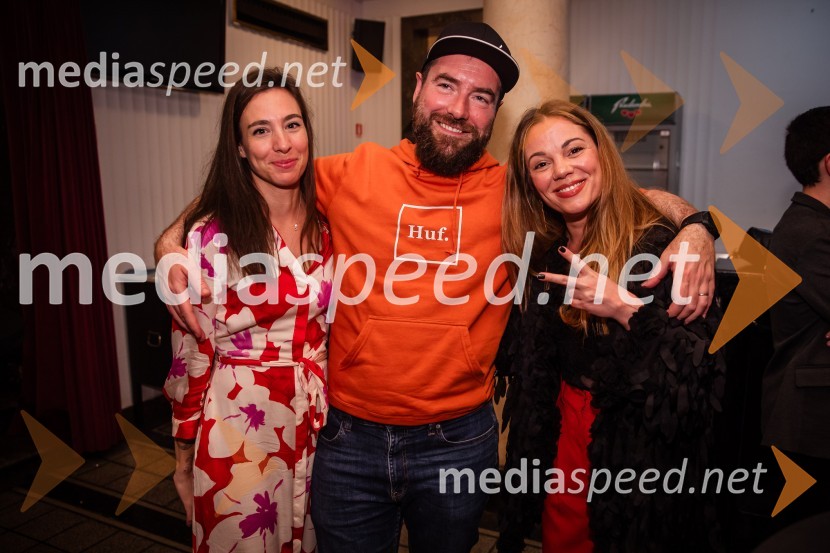  ... ;  ... ;  Jana Šušteršič, pevka, zmagovalka šova Slovenija ima talent 2014Vid Valič z novo avtorsko komedijo Moška pamet