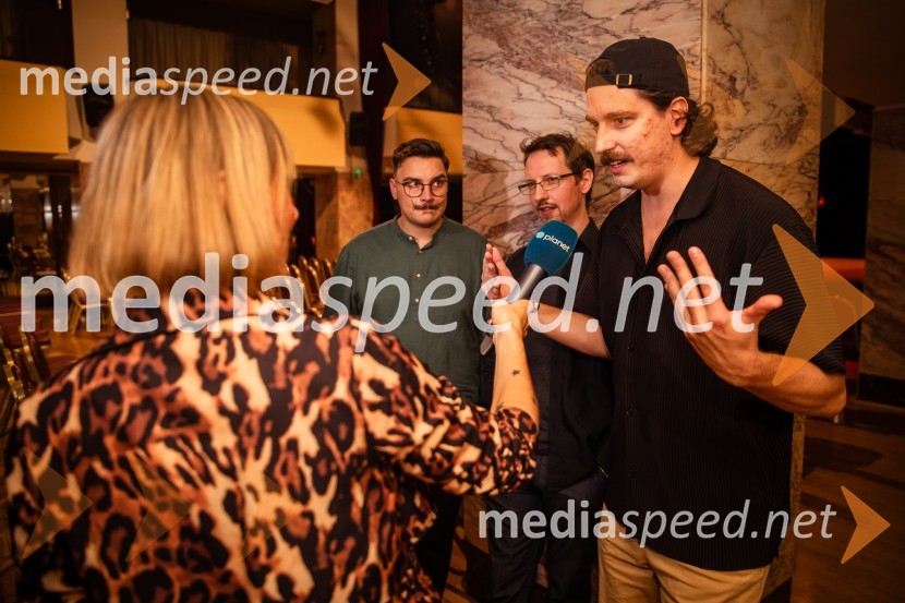  Alen Mastnak, stand up komik;  Alen Borišek, stand up komik;  Dino Kapetanovič, stand up komikVid Valič z novo avtorsko komedijo Moška pamet