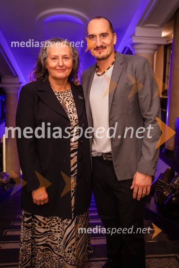  Amanda Mlakar;  Vid  Valič , stand up komik Vid Valič z novo avtorsko komedijo Moška pamet