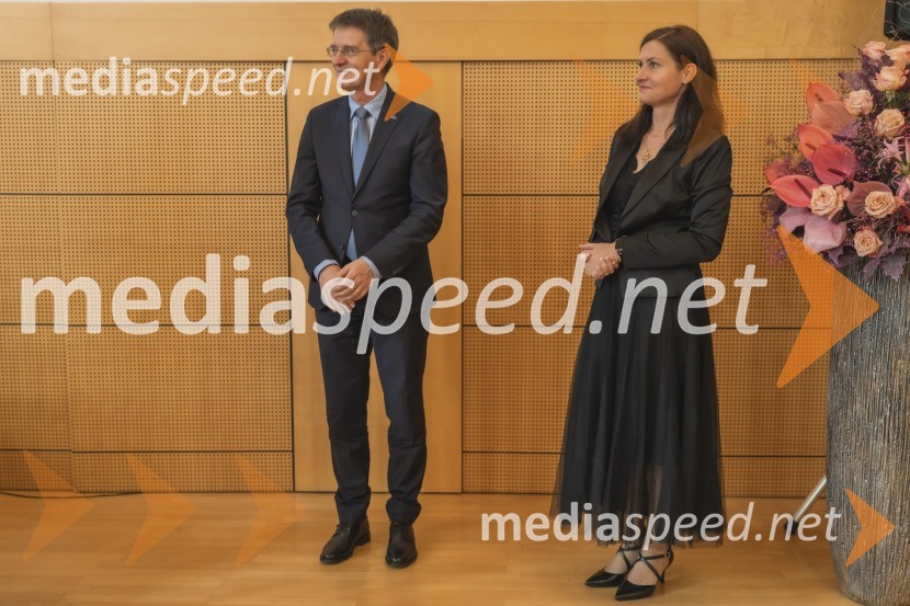 prof. dr. Zdravko Kačič, rektor Univerze v Mariboru;  Barbara Bradač HojnikPodelitev Nagrade Univerze v Mariboru za pedagoško odličnost za študijsko leto 2023/2024