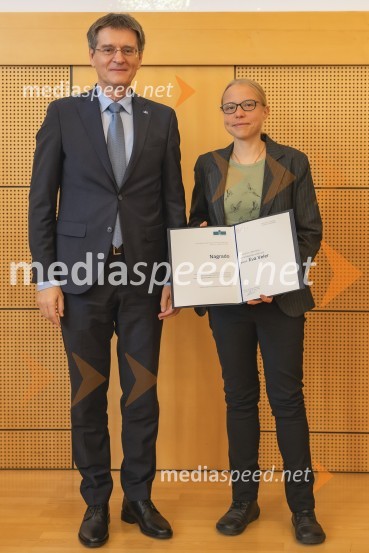 prof. dr. Zdravko Kačič, rektor Univerze v Mariboru;  Eva Veler, biologinjaPodelitev Nagrade Univerze v Mariboru za pedagoško odličnost za študijsko leto 2023/2024