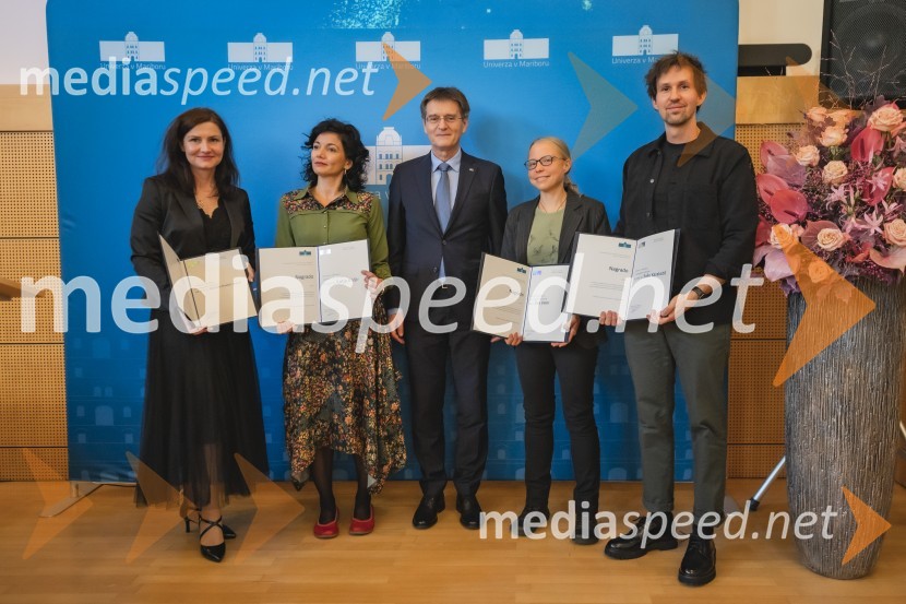  Barbara Bradač Hojnik; izr. prof. dr. Katja Košir, Filozofska fakulteta UM; prof. dr. Zdravko Kačič, rektor Univerze v Mariboru;  Eva Veler, biologinja; dr. Sašo Karakatič, Fakulteta za elektrotehniko, računalništvo in informatiko, Univerza v MariboruPodelitev Nagrade Univerze v Mariboru za pedagoško odličnost za študijsko leto 2023/2024