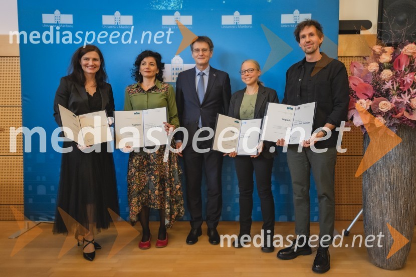  Barbara Bradač Hojnik; izr. prof. dr. Katja Košir, Filozofska fakulteta UM; prof. dr. Zdravko Kačič, rektor Univerze v Mariboru;  Eva Veler, biologinja; dr. Sašo Karakatič, Fakulteta za elektrotehniko, računalništvo in informatiko, Univerza v MariboruPodelitev Nagrade Univerze v Mariboru za pedagoško odličnost za študijsko leto 2023/2024