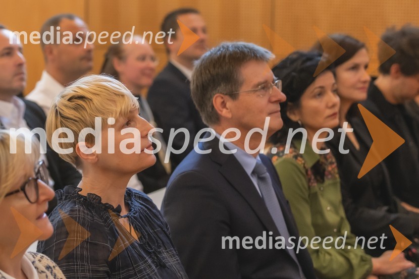 prof. dr. Mihaela Koletnik, nekdanja prorektorica, Univerza v Mariboru; prof. dr. Zdravko Kačič, rektor Univerze v MariboruPodelitev Nagrade Univerze v Mariboru za pedagoško odličnost za študijsko leto 2023/2024