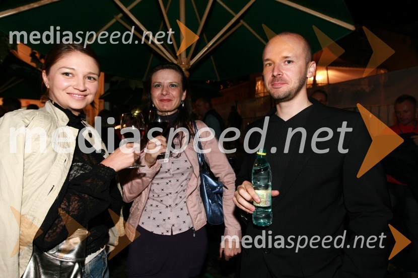 Alenka Šurlan, novinarka RTS, Darja Vudler in Bojan Belna ml., solastnik lokala Samsara in oglaševalske agencije Villa Creativa17. Festival Lent 2009, otvoritveni vikend