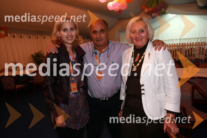 Igor Šetinc, član Nadzornega sveta RTV Slovenija, njegova hčerka Jasmina Šetinc, izvršna sekretarka uprave NKBM ter soproga Irena17. Festival Lent 2009, otvoritveni vikend