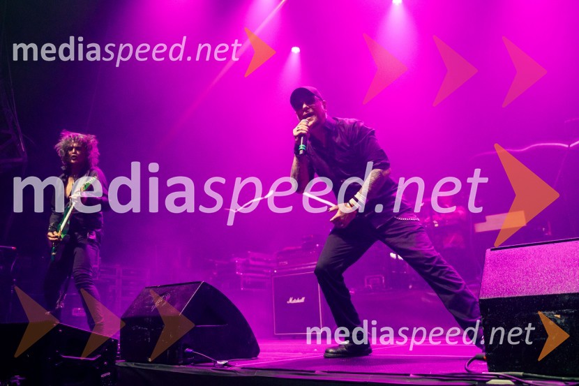  Tomi Meglič, glasbenik, pevec skupine SiddhartaRock Radio praznoval 10 let čistega rocka