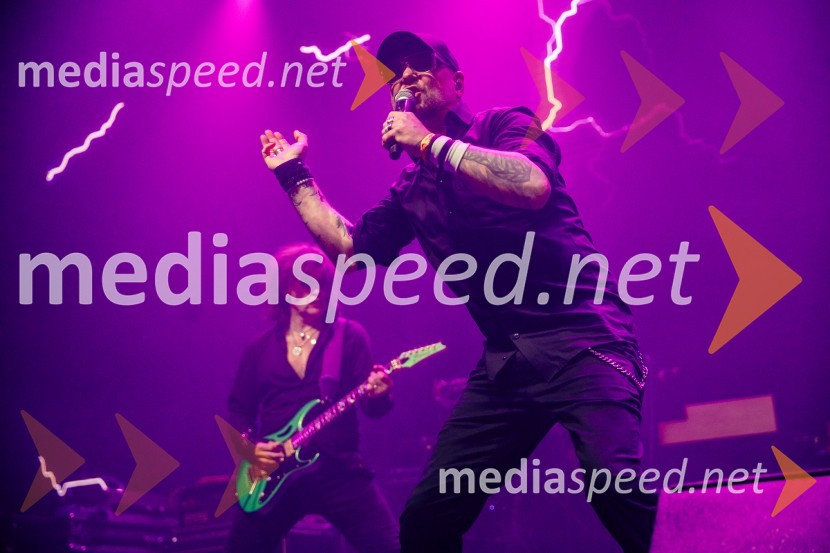  Tomi Meglič, glasbenik, pevec skupine SiddhartaRock Radio praznoval 10 let čistega rocka