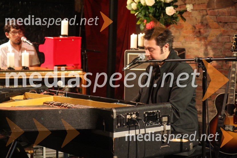 Gal Gjurin, glasbenik ter pevec  	 
	17. Festival Lent 2009, otvoritveni vikend