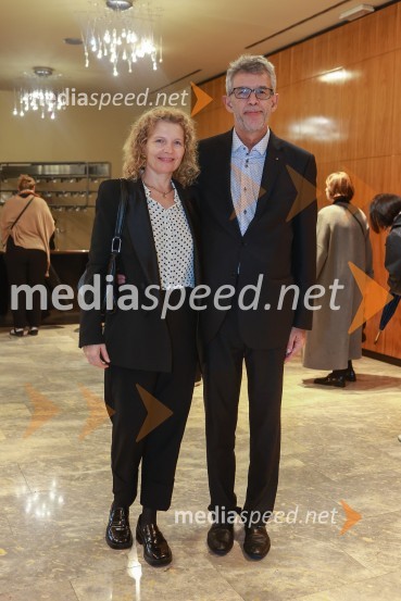 mag. Tadeja Kuhar, predstavnica Državne revizijske komisije za odnose z javnostmi;  Andrej  Kren, direktor PC BrdoPremiera drame Radost na velikem odru MGL