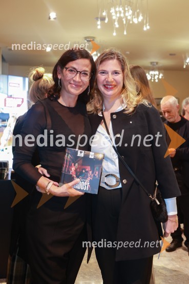  Simona  Belle, služba za stike z javnostmi MGL;  Barbara Čepirlo Čičigoj, odnosi z javnostjo Opera in Balet LjubljanaPremiera drame Radost na velikem odru MGL