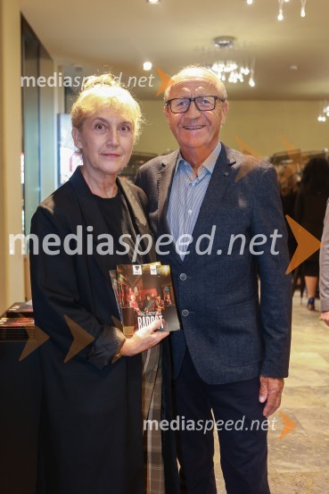  Barbara Hieng Samobor, direktorica in umetniška vodja MGL;  Branko PavlinPremiera drame Radost na velikem odru MGL