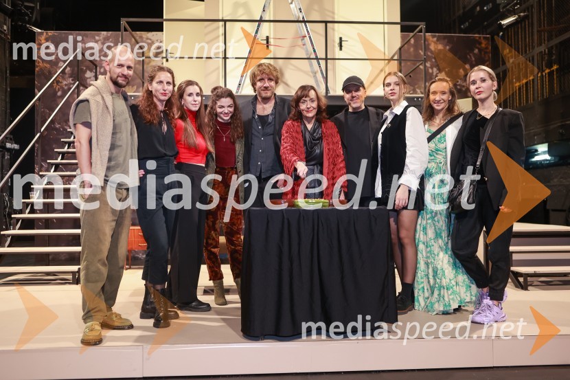  Jernej Gašperin, igralec;  Urša Vidic, scenografinja;  Nina Rakovec, igralka, pevka;  Diana  Kolenc, igralka;  Matej   Puc, igralec;  Mirjam Korbar, igralka;  Nejc Gazvoda, športnik, kickboxing;  Klara Kuk, igralka, manekenka;  Mojca Funkl, igralka;  Eva Mahkovic, dramaturginja in avtoricaPremiera drame Radost na velikem odru MGL