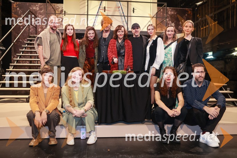  Saška Vipotnik, glasbenica;  Jernej Gašperin, igralec;  Nina Rakovec, igralka, pevka;  Katarina Šavs, kostumografinja;  Diana  Kolenc, igralka;  Matej   Puc, igralec;  Mirjam Korbar, igralka;  Nejc Gazvoda, filmski režiser in pisatelj;  Klara Kuk, igralka, manekenka;  Mojca Funkl, igralka;  Urša Vidic, scenografinja;  Eva Mahkovic, dramaturginja in avtorica;  Igor Matković, glasbenikPremiera drame Radost na velikem odru MGL