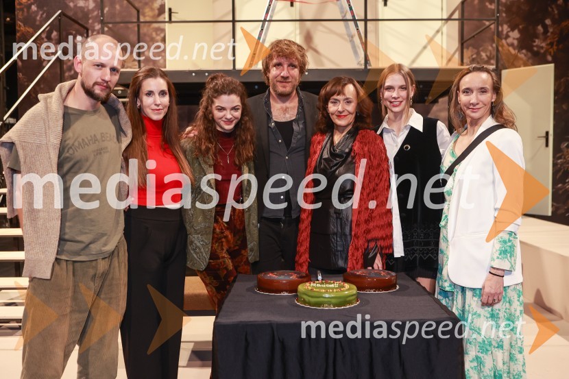  Jernej Gašperin, igralec;  Nina Rakovec, igralka, pevka;  Diana  Kolenc, igralka;  Matej   Puc, igralec;  Mirjam Korbar, igralka;  Klara Kuk, igralka, manekenka;  Mojca Funkl, igralkaPremiera drame Radost na velikem odru MGL