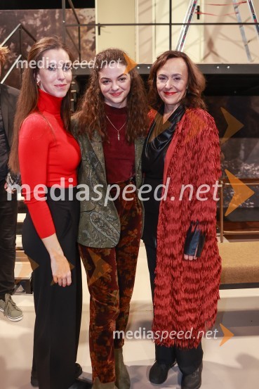  Nina Rakovec, igralka, pevka;  Diana  Kolenc, igralka;  Mirjam Korbar, igralkaPremiera drame Radost na velikem odru MGL