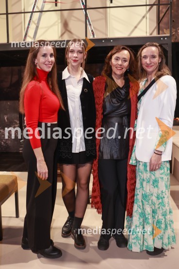  Nina Rakovec, igralka, pevka;  Klara Kuk, igralka, manekenka;  Mirjam Korbar, igralka;  Mojca Funkl, igralkaPremiera drame Radost na velikem odru MGL