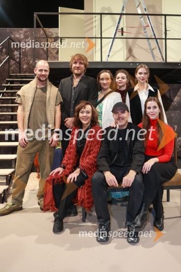  Jernej Gašperin, igralec;  Matej   Puc, igralec;  Mirjam Korbar, igralka;  Mojca Funkl, igralka;  Nejc Gazvoda, filmski režiser in pisatelj;  Diana  Kolenc, igralka;  Klara Kuk, igralka, manekenka;  Nina Rakovec, igralka, pevkaPremiera drame Radost na velikem odru MGL
