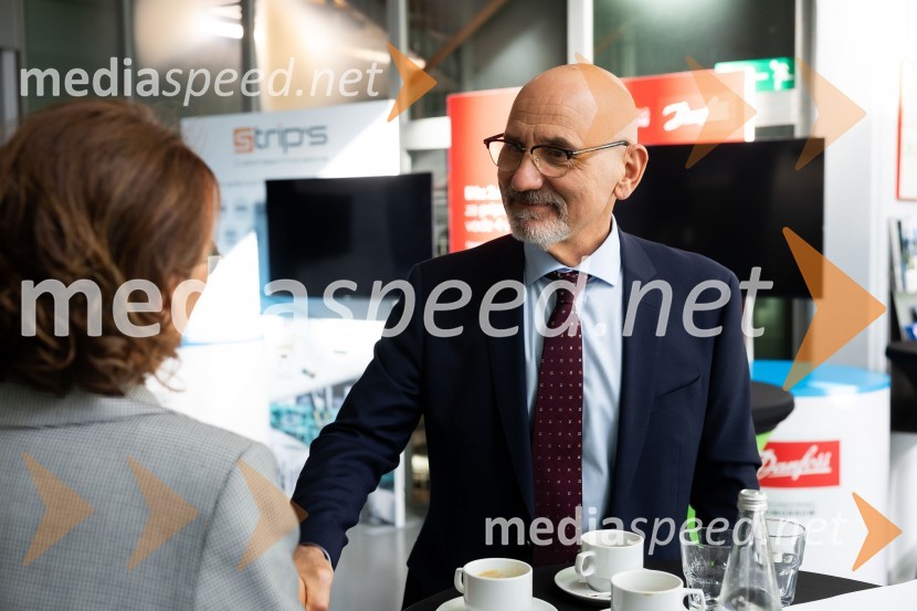  Boris Grigić, slovenski veleposlanik v FrancijiGospodarska diplomacija - trenutni položaj in prihodnji razvoj v regiji EU