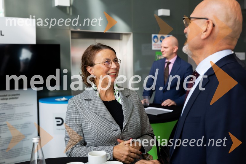  Tatjana  Šikovec, president, French Slovenian Business Club;  Boris Grigić, slovenski veleposlanik v FrancijiGospodarska diplomacija - trenutni položaj in prihodnji razvoj v regiji EU