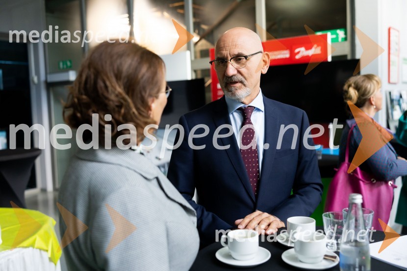  Boris Grigić, slovenski veleposlanik v FrancijiGospodarska diplomacija - trenutni položaj in prihodnji razvoj v regiji EU