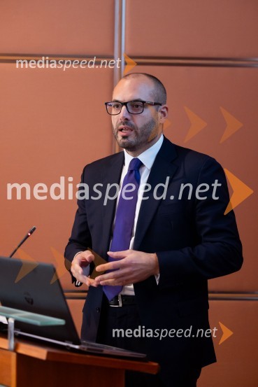  Slobodan  Šešum, generalni direktor, Direktorat za gospodarsko in javno diplomacijoGospodarska diplomacija - trenutni položaj in prihodnji razvoj v regiji EU