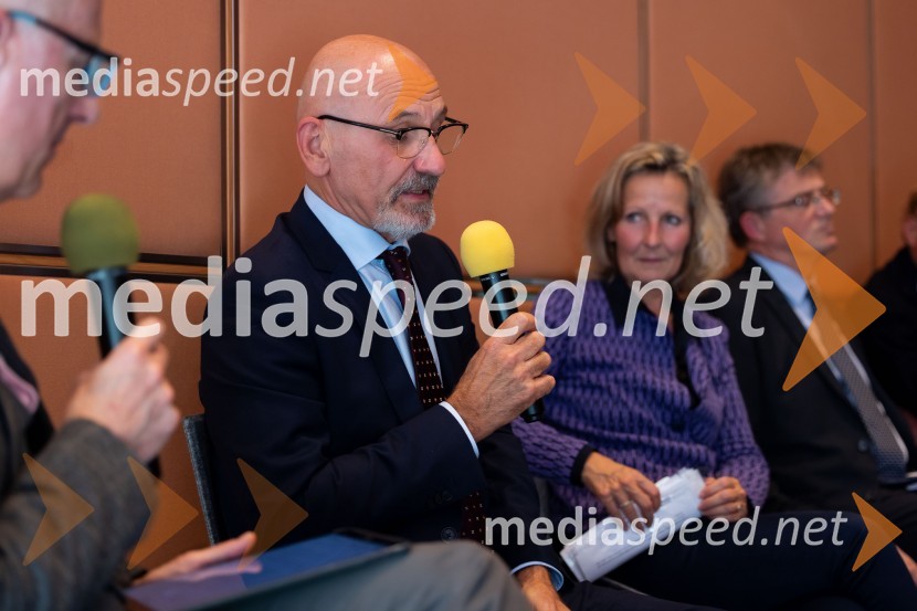  Boris Grigić, slovenski veleposlanik v Franciji;  Florence Levy, Francoska veleposlanica v SlovenijiGospodarska diplomacija - trenutni položaj in prihodnji razvoj v regiji EU